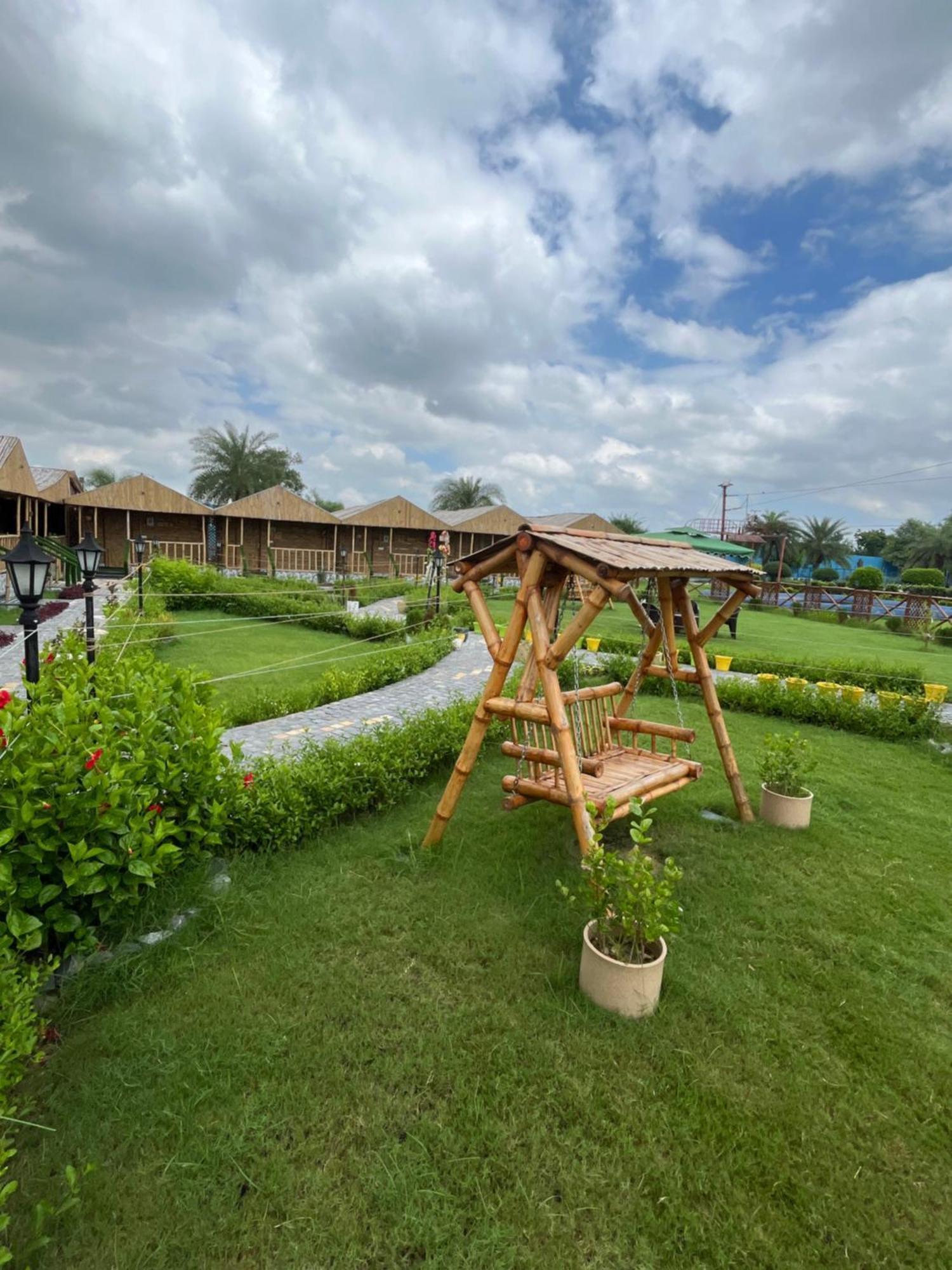 Gopika Resort Vrindāvan Exterior foto